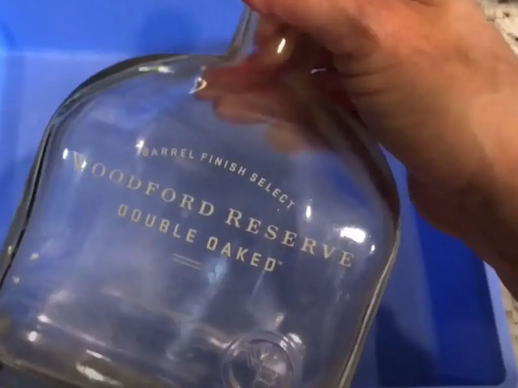 paintonbottle Painted letters on bottle