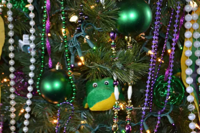 mardi gras tree alligator