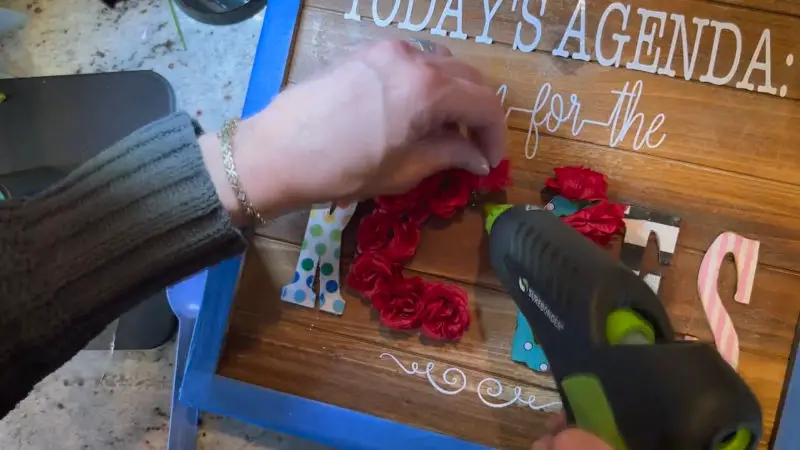 glue-gun-roses glue gun roses