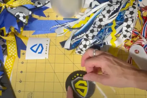adding custom logo to bag tassel